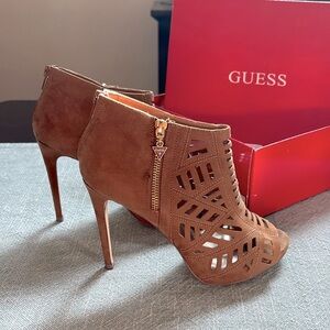 Like NEW Guess Heels